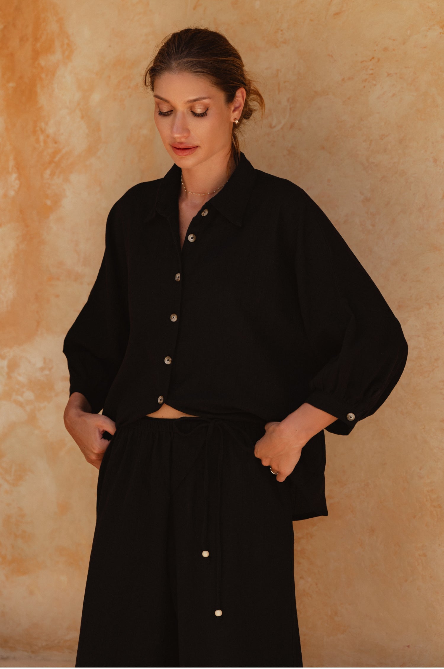 Catalina Linen Shirt Black on Mode alt